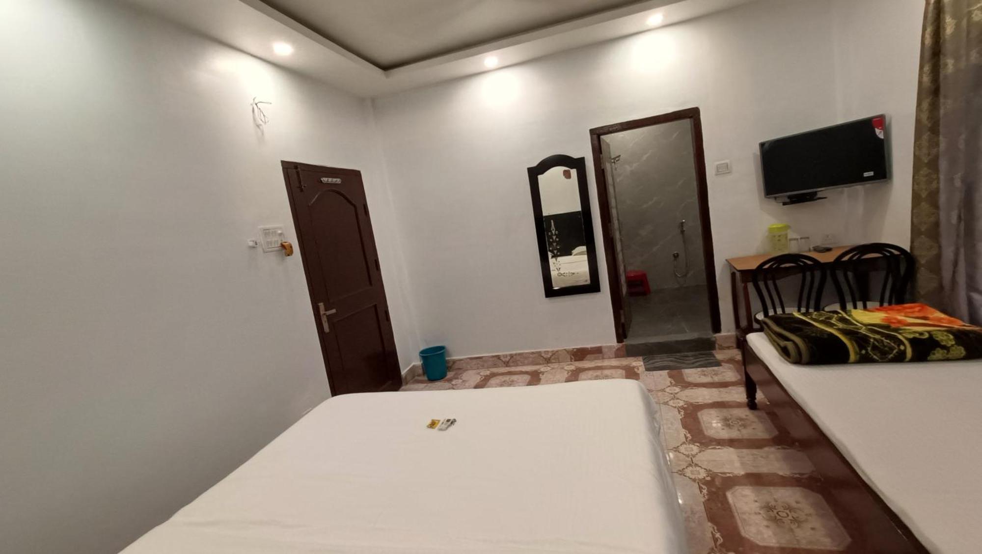 Bokākhāt Hotel Santi Palace מראה חיצוני תמונה