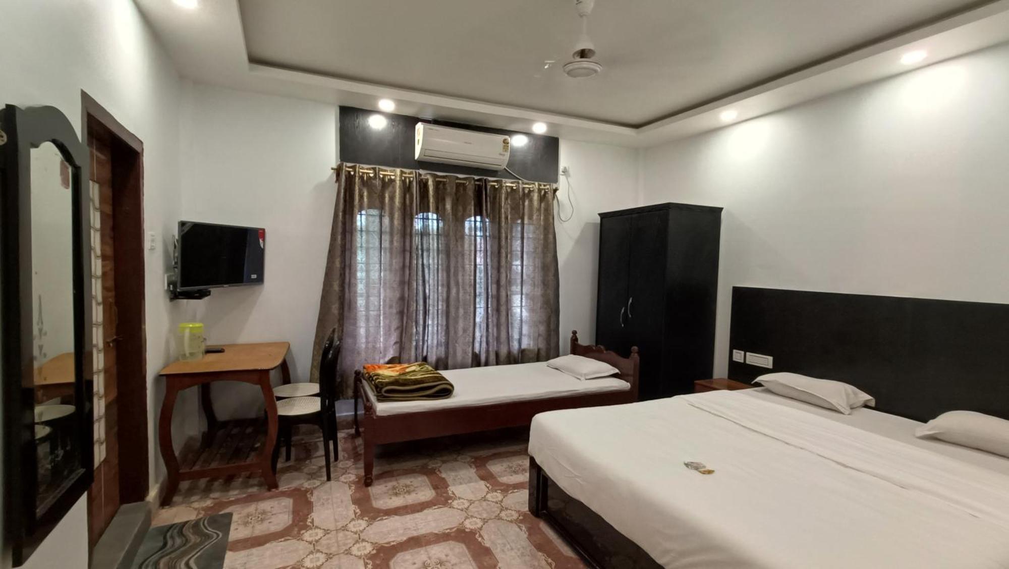 Bokākhāt Hotel Santi Palace מראה חיצוני תמונה