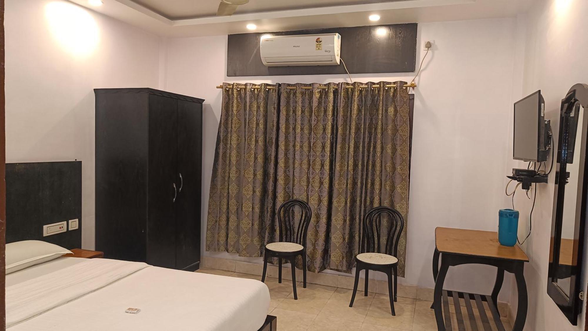 Bokākhāt Hotel Santi Palace מראה חיצוני תמונה